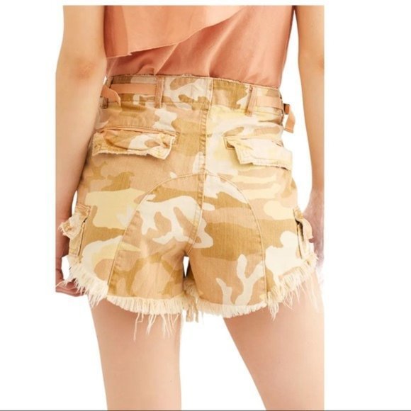 NWT FREE PEOPLE Commander Cut Off Shorts Camo - Size 0 - Picture 3 of 5